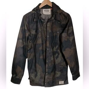 Ride Snowboarding Jacket Woman’s Size S Shred Gear Camo